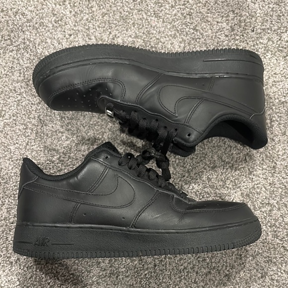 Nike Men's Black Air Force One Sneakers (8.5) - Picture 1 of 8